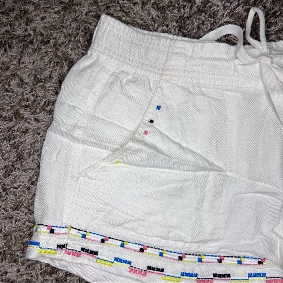 Lou & Grey White High Rise Embroidered Shorts - Picture 4 of 5